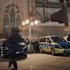Cảnh sát phong tỏa Thánh đường Cologne. (Nguồn: DPA)