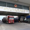 Hoạt động xuất nhập khẩu qua Cửa khẩu Quốc tế Đường bộ số II Kim Thành, tỉnh Lào Cai. (Ảnh: Quốc Khánh/TTXVN)