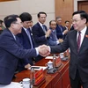 Chủ tịch Quốc hội Vương Đình Huệ với các lãnh đạo chủ chốt thành phố Hải Phòng. (Ảnh: Nhan Sáng/TTXVN)