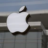 Biểu tượng Apple tại một cửa hàng ở Washington, DC, Mỹ. (Ảnh: AFP/TTXVN)