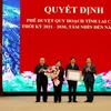 Phó Thủ tướng Chính phủ Trần Hồng Hà trao Quyết định phê duyệt quy hoạch tỉnh Lai Châu thời kỳ 2021-2030, tầm nhìn đến năm 2050. (Ảnh: Quý Trung/TTXVN)