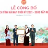 Phó Thủ tướng Chính phủ Trần Hồng Hà trao Quyết định phê duyệt Quy hoạch tỉnh Hà Nam. (Ảnh: Đại Nghĩa/TTXVN)