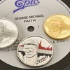 Đồng tiền xu kỷ niệm in hình ca sỹ-nhạc sỹ George Michael. (Nguồn: PA)