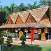 Một ngôi nhà làm từ dừa nước. (Nguồn: Báo Đắk Lắk)