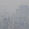 Tình trạng bụi mịn tại thủ đô Seoul, Hàn Quốc hồi tháng 11/2023. (Ảnh: AFP/TTXVN)