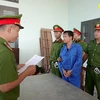 Công bố quyết định khởi tố vụ án, khởi tố bị can và thi hành lệnh bắt tạm giam đối với Nguyễn Hữu Chính. (Ảnh: TTXVN phát)