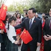Chủ tịch Quốc hội Vương Đình Huệ đến thăm Đại sứ quán Việt Nam tại Trung Quốc. (Ảnh: Nhan Sáng/TTXVN)