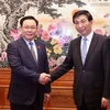 Chủ tịch Chính hiệp toàn quốc Trung Quốc Vương Hộ Ninh đón Chủ tịch Quốc hội Vương Đình Huệ. (Ảnh: Nhan Sáng/TTXVN)