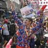 Người dân tham gia lễ hội té nước Songkran ở Bangkok, Thái Lan ngày 12/4. (Ảnh: AFP/TTXVN)