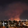 Khói bốc lên sau vụ tấn công của Israel nhằm vào địa điểm phòng không ở miền Nam Syria. (Nguồn: AFP)