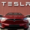 Các mẫu xe tại phòng trưng bày của Tesla ở Amsterdam, Hà Lan. (Ảnh: AFP/TTXVN)