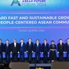 Thủ tướng Phạm Minh Chính và Thủ tướng Lào Sonexay Siphandone cùng trưởng đoàn các nước ASEAN tham dự Diễn đàn Tương lai ASEAN 2024. (Ảnh: Dương Giang/TTXVN)