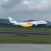 Hình ảnh rò rỉ trên mạng xã hội cho thấy chiếc máy bay bị cháy động cơ sau khi cất cánh. (Nguồn: Straitstimes)