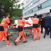 Thủ tướng Slovakia Robert Fico được đưa tới bệnh viện ở Banska Bystrica. (Nguồn: AP)
