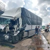 Chiếc xe tải bị hư hỏng nặng sau khi gây ra vụ tai nạn khiến 2 người thương vong. (Ảnh: TTXVN phát)