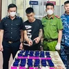 Đối tượng Nguyễn Lâm Trường cùng tang vật bị bắt giữ. (Ảnh: TTXVN phát)