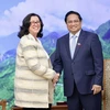 Thủ tướng Phạm Minh Chính tiếp bà Manuela V. Ferro, Phó Chủ tịch Ngân hàng Thế giới. (Ảnh: Dương Giang/TTXVN)