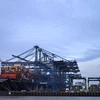 Container hàng hóa được xếp tại cảng ở Felixstowe, Anh. (Ảnh: AFP/TTXVN)