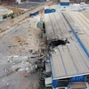 Hiện trường nơi xảy ra vụ nổ lò hơi tại Công ty Trách nhiệm hữu hạn gỗ Bình Minh khiến 6 người chết. (Ảnh: Sỹ Tuyên/TTXVN)