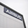 Biểu tượng của tập đoàn sản xuất máy bay Airbus. (Ảnh: THX/TTXVN)