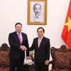 Phó Thủ tướng Trần Lưu Quang tiếp Đại sứ Hoa Kỳ tại Việt Nam Marc Knapper. (Ảnh: Văn Điệp/TTXVN)