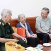 Chủ tịch nước Tô Lâm thăm và tặng quà gia đình ông Võ Đại Nhân và bà Võ Thị Vân. (Ảnh: Nhan Sáng/TTXVN)