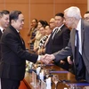 Chủ tịch Quốc hội Trần Thanh Mẫn với đại biểu. (Ảnh: Doãn Tấn/TTXVN)