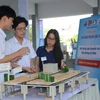 Triển lãm các sản phẩm sáng tạo khởi nghiệp và các đề tài nghiên cứu khoa học của sinh viên, đoàn viên, thanh niên thành phố Đà Nẵng. (Ảnh: Văn Dũng/TTXVN)