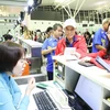 Đoàn Thể thao Việt Nam làm thủ tục tại sân bay. (Ảnh: Hoàng Linh/TTXVN)