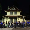 Người dân xếp hàng trên phố Yecxanh đợi vào viếng Tổng Bí thư Nguyễn Phú Trọng. (Ảnh: TTXVN)