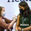 Tiêm vaccine ngừa COVID-19 tại Hartford, Connecticut, Mỹ. (Ảnh: AFP/TTXVN)