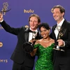 Jeremy Allen White (trái), Liza Colón-Zayas và Ebon Moss-Bachrach của The Bear tại Lễ trao giải Emmy lần thứ 76 ở Los Angeles. (Nguồn: Getty Images)