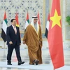 Phó Tổng thống UAE Sheikh Mansour Bin Zayed Al Nahyan đón Thủ tướng Phạm Minh Chính thăm chính thức Các Tiểu Vương quốc Arab Thống nhất (UAE). (Ảnh: Dương Giang/TTXVN)