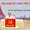 Các đại biểu bỏ phiếu bầu Bí thư Tỉnh ủy Yên Bái nhiệm kỳ 2020-2025. (Ảnh: TTXVN phát)