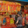 Khởi động từ sớm nhưng phải đến tháng 12, thị trường lịch Tết tại Hà Nội mới sôi động. (Ảnh: Việt Anh/Vietnam+)