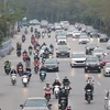 Ghi nhận vào thời điểm cuối giờ chiều ngày 19/1, lượng phương tiện đổ ra các tuyến đường tại Thủ đô bắt đầu tăng cao. (Ảnh: Minh Sơn/Vietnam+)