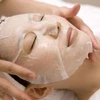 Đắp mặt nạ là một trong những phương pháp 'hạt dẻ' giúp cấp ẩm cho làn da trong thời tiết khô lạnh. (Ảnh minh họa)