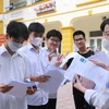 [Photo] Nhiều sỹ tử Thủ đô rạng rỡ sau khi hoàn thành môn thi Toán 