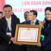 Chủ tịch Liên đoàn Bóng đá Việt Nam Trần Quốc Tuấn vinh dự đón nhận Huân chương Lao động hạng Ba. (Ảnh: VFF)