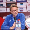 Huấn luyện viên Troussier thất vọng khi Đội tuyển Việt Nam phải nhận thất bại trước chủ nhà Indonesia. (Ảnh: VFF)