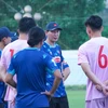 Huấn luyện viên Kim Sang-sik và các học trò đặt mục tiêu giành chiến thắng trong trận đấu với Philippines. (Ảnh: Việt Anh/Vietnam+)