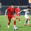 Đội tuyển U17 Việt Nam (áo đỏ) để đối thủ Kyrgyzstan cầm hòa với tỷ số 0-0. (Ảnh: Việt Anh/Vietnam+)