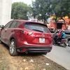 Gây tai nạn, ô tô leo lên dải phân cách đường Nguyễn Trãi 