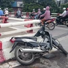 Hà Nội: Đâm vào lan can cầu, lái xe rơi xuống đất từ độ cao 5m