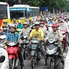 Ùn tắc nghiêm trọng trên tuyến đường huyết mạch cấm ô tô ở Hà Nội