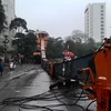 Hà Nội: Xe cẩu dài 50 mét đổ gục tại đường Nguyễn Hữu Thọ