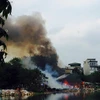 [Video] Hiện trường vụ cháy khu nhà tạm ven hồ Linh Quang 