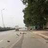 Chiếc xe còn kéo lê anh Đạt đi xa khoảng 20m trên đường rồi bỏ chạy về hướng nội thành Hà Nội. (Nguồn: Otofun)