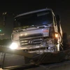 Hiện trường vụ xe tải đâm dải phân cách đường trên cao đêm 11/10 (Ảnh: PV/Vietnam+) 