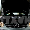 Ôtô Mercedes-Benz thuộc tập đoàn Daimler được kiểm tra kỹ thuật tại Hildesheim, miền Bắc Đức. (Nguồn: AFP/TTXVN) 